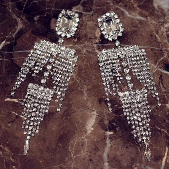 🆕 Hyperbole Dangle Statement Earrings - Picture 4 of 6